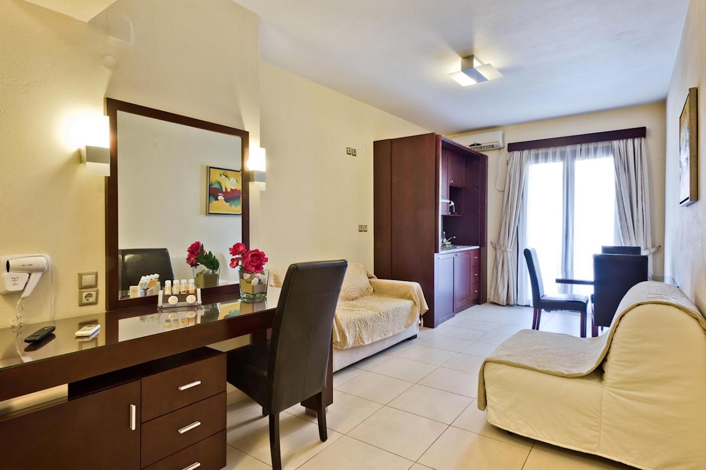 Socrates Hotel Apartments Karpathos Exterior foto